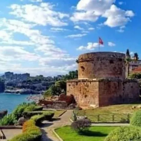 Homestay Tarihi Kaleici Muhtesem Dizayn Huzurlu Keyifli Teras Keyifli Oezel Ev Antalya