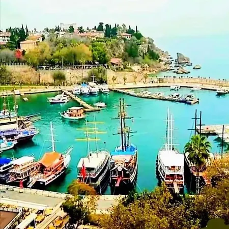 Tarihi Kaleici Muhtesem Dizayn Huzurlu Keyifli Teras Keyifli Oezel Ev Accommodatie bij particulieren Antalya
