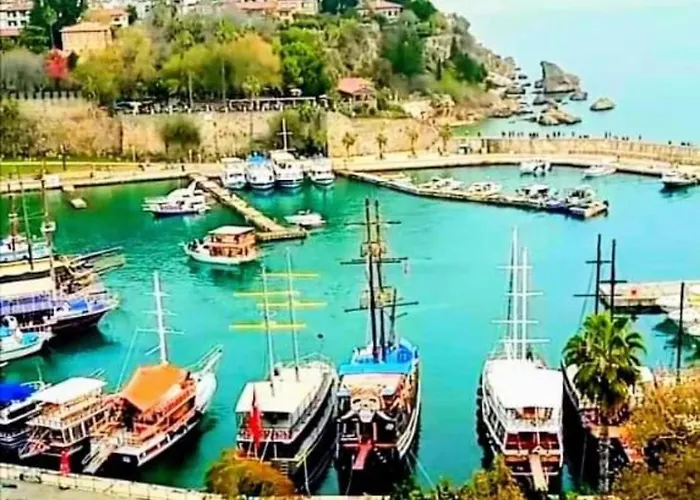 Tarihi Kaleici Muhtesem Dizayn Huzurlu Keyifli Teras Keyifli Oezel Ev 홈스테이 안탈리아