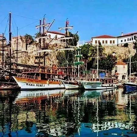 Tarihi Kaleici Muhtesem Dizayn Huzurlu Keyifli Teras Keyifli Oezel Ev 民宿